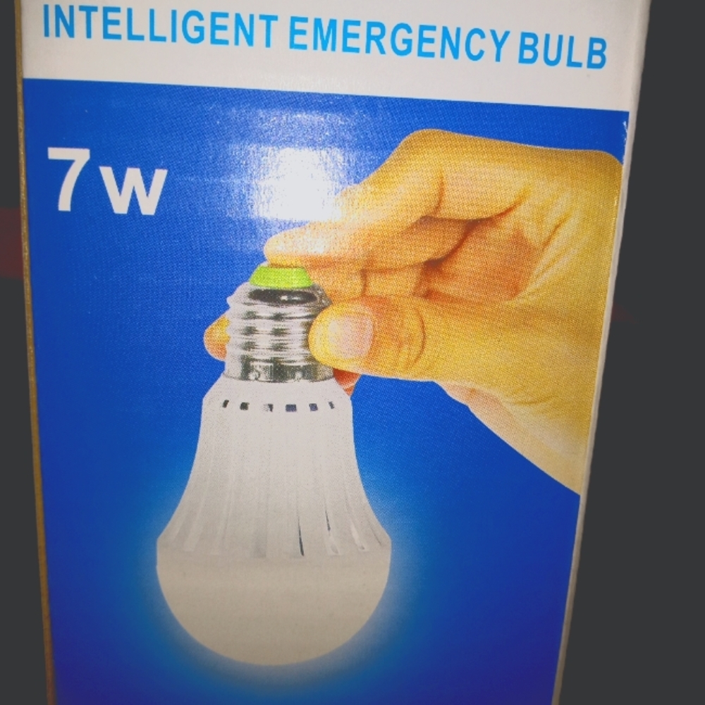 Led intelligent emergency light bulb